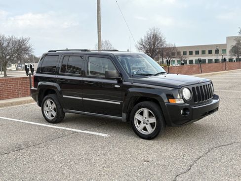 Used 2010 Jeep Patriot Latitude AWD/4WD image 8