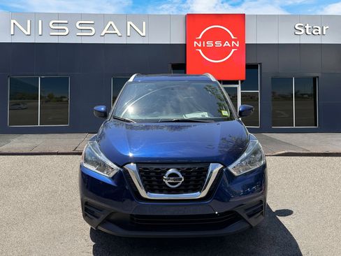 Used 2019 Nissan Kicks SV FWD image 2