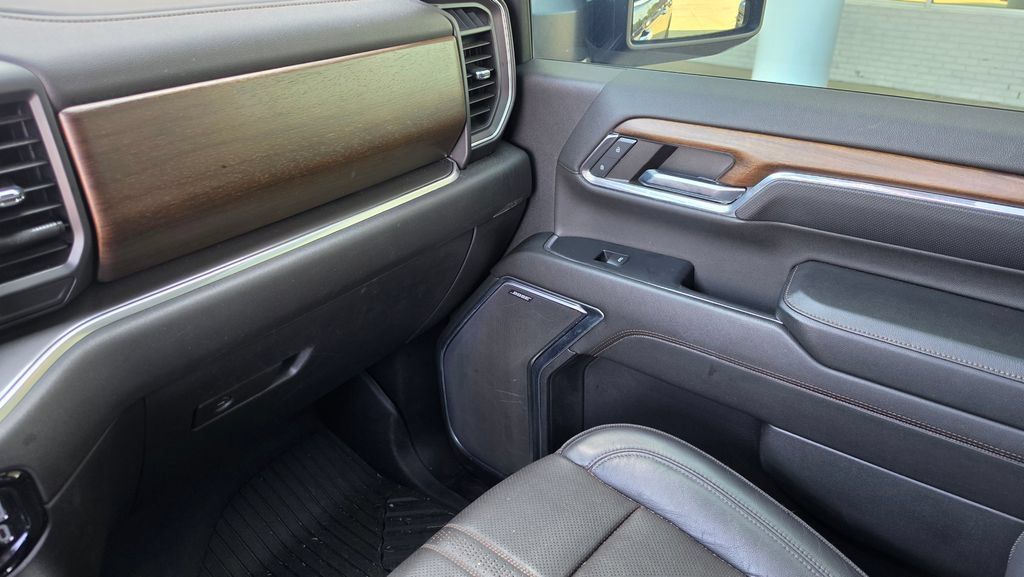 Used 2024 Chevrolet Silverado 2500 High Country w/ High Country Premium Package AWD/4WD image 15