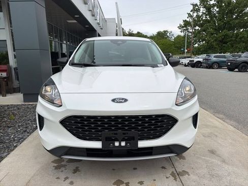 Certified 2022 Ford Escape SE w/ Cold Weather Package AWD/4WD image 4