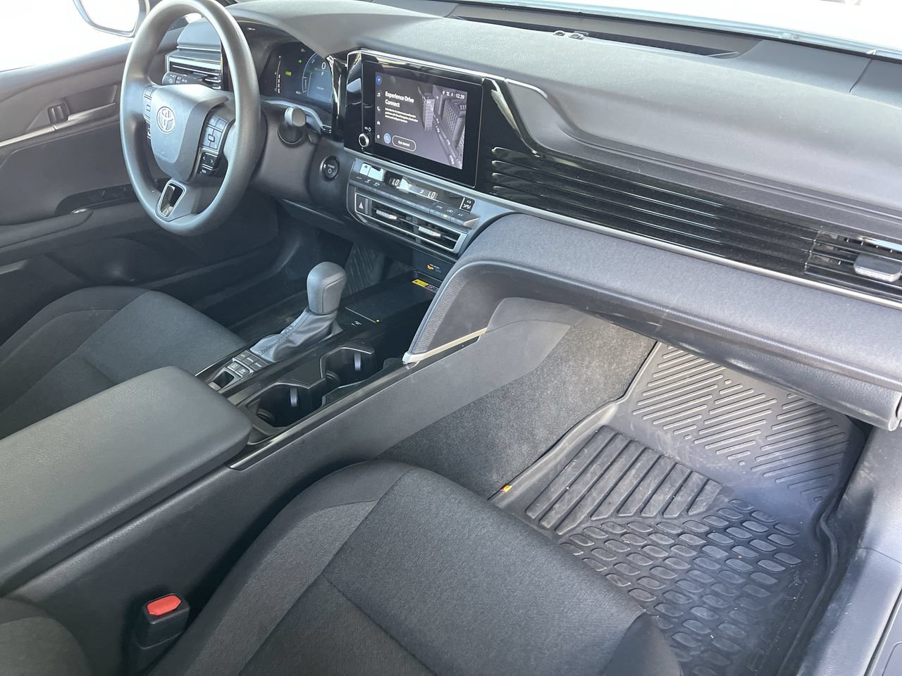 Used 2025 Toyota Camry LE w/ Convenience Package FWD image 28