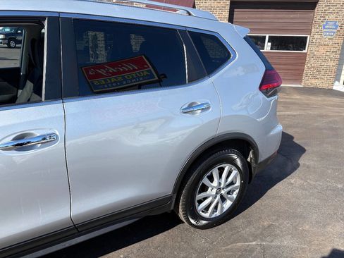 Used 2017 Nissan Rogue SV w/ SV Premium Package image 10