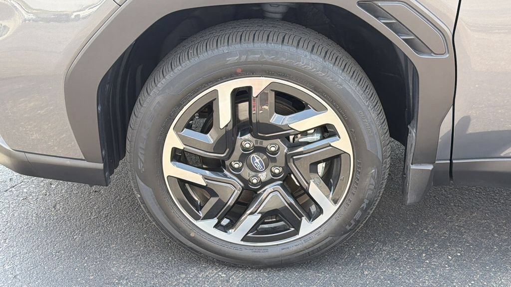 Used 2025 Subaru Forester Limited AWD/4WD image 9