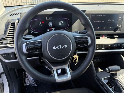 Used 2025 Kia Sportage LX image 27