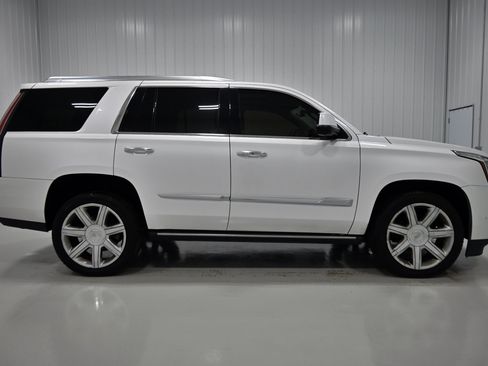 Used 2019 Cadillac Escalade Premium Luxury AWD/4WD image 37