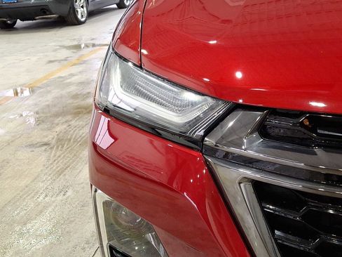 Used 2023 Chevrolet Traverse RS image 13