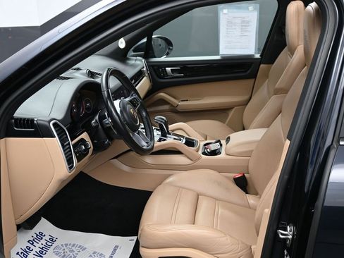 Used 2023 Porsche Cayenne Platinum Edition image 17