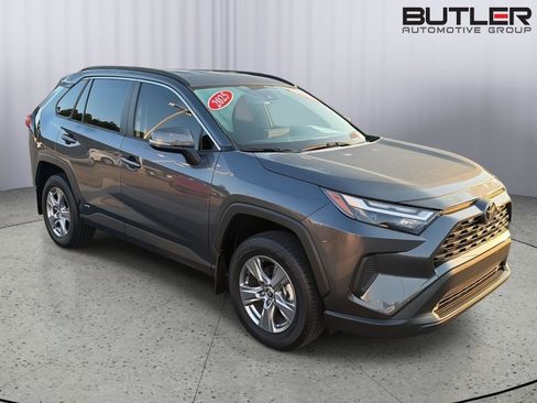Certified 2025 Toyota RAV4 LE AWD/4WD image 8