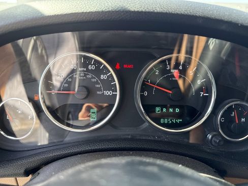 Used 2017 Jeep Wrangler Unlimited Sahara w/ Connectivity Group AWD/4WD image 17