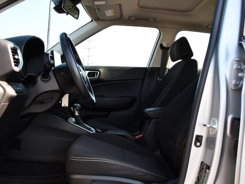 Used 2022 Hyundai Venue SEL FWD image 16