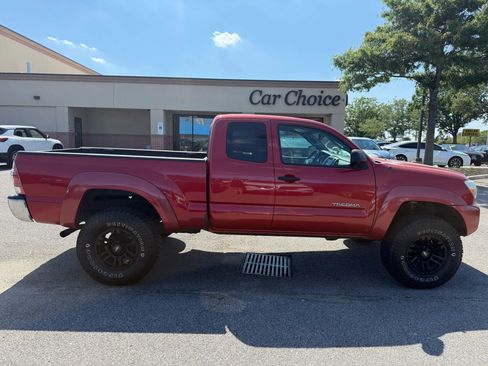 Used 2013 Toyota Tacoma 4x4 Access Cab V6 w/ SR5 Pkg image 6
