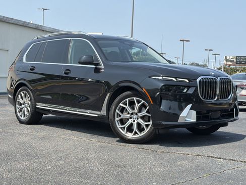 Used 2025 BMW X7 xDrive40i AWD/4WD image 2