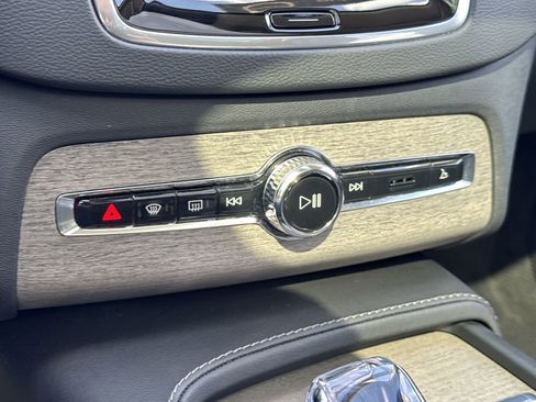 Used 2023 Volvo XC90 T8 Ultimate image 18