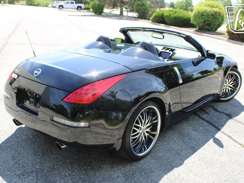 Used 2006 Nissan 350Z Touring RWD image 31