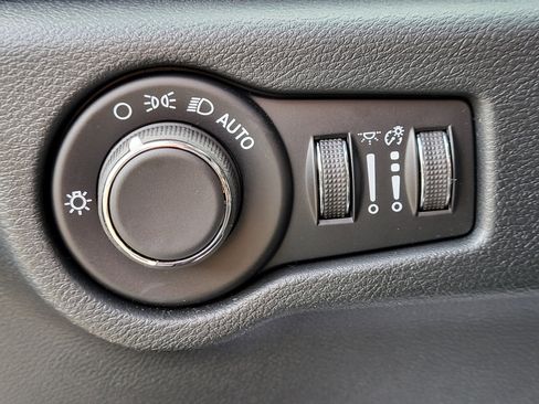New 2026 Chrysler Voyager LX FWD image 15