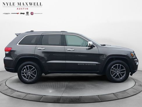 Used 2017 Jeep Grand Cherokee Limited w/ Luxury Group II image 17