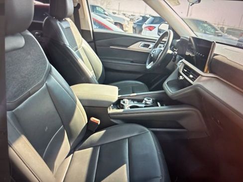 Used 2025 Ford Explorer Active w/ Active Comfort Package image 23