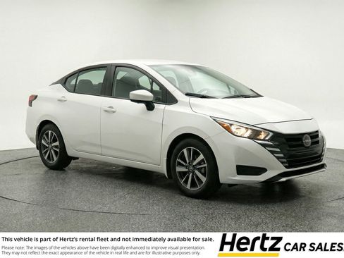 Used 2025 Nissan Versa SV image 1