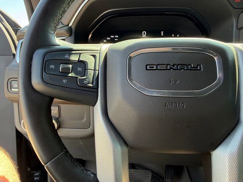 Used 2023 GMC Yukon Denali image 12