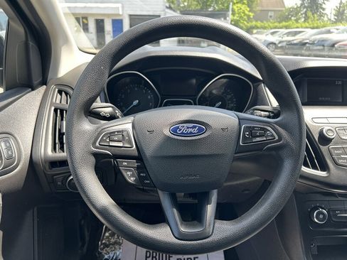 Used 2018 Ford Focus SE FWD image 14