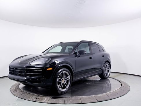 Used 2025 Porsche Cayenne image 1
