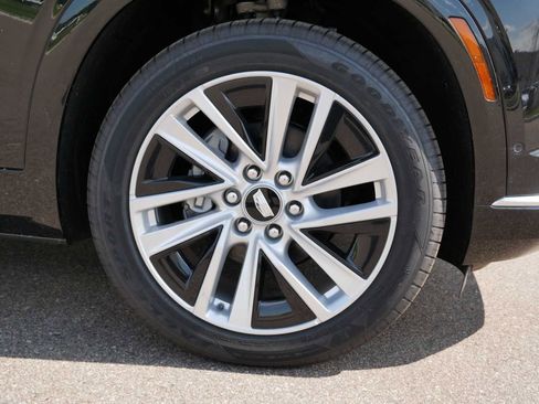 Used 2026 Cadillac Vistiq Luxury w/ LPO, Floor Liner Package AWD/4WD image 7