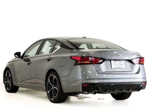 Used 2024 Nissan Altima 2.5 SR FWD image 8