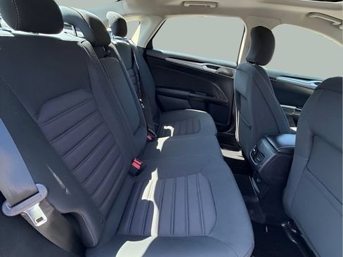 Used 2018 Ford Fusion SE w/ Fusion SE Technology Package FWD image 15