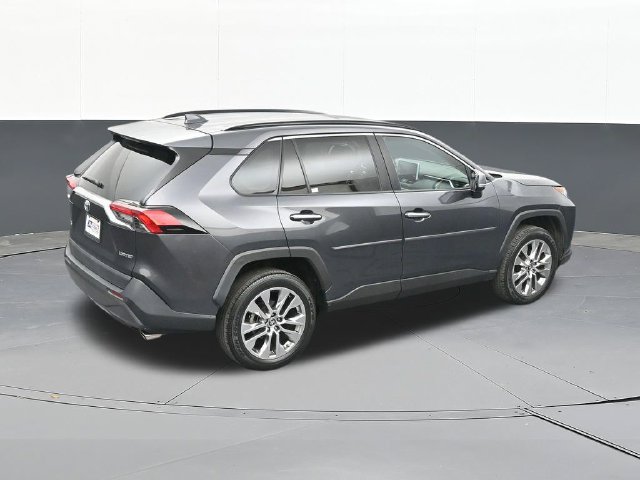 Used 2019 Toyota RAV4 Limited FWD image 59