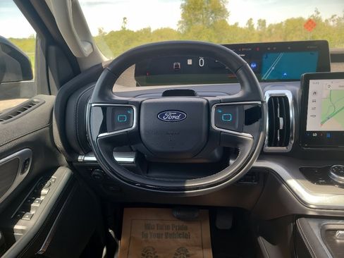 Used 2025 Ford Expedition Platinum AWD/4WD image 31