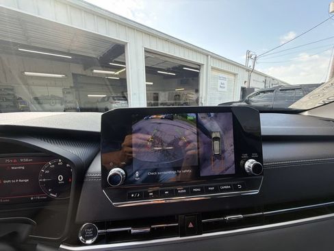Used 2023 Mitsubishi Outlander SEL AWD/4WD image 17