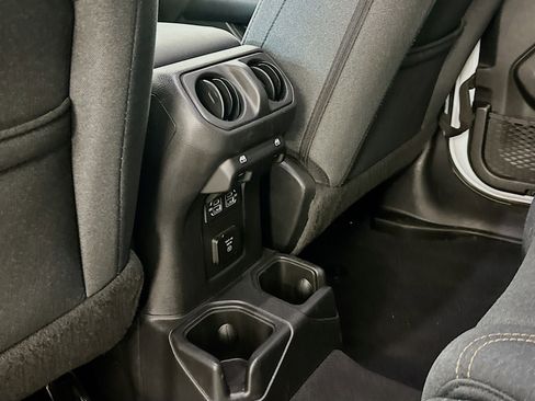 Used 2025 Jeep Wrangler Sahara image 27