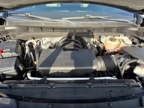 Used 2024 Chevrolet Suburban LT RWD image 31