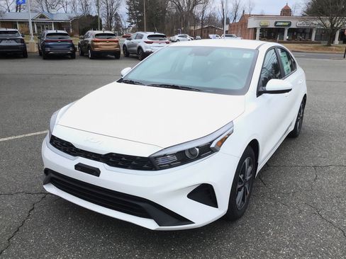 Used 2023 Kia Forte LXS image 4