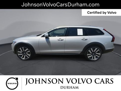 Certified 2025 Volvo V90 B6 Cross Country Plus AWD/4WD image 6