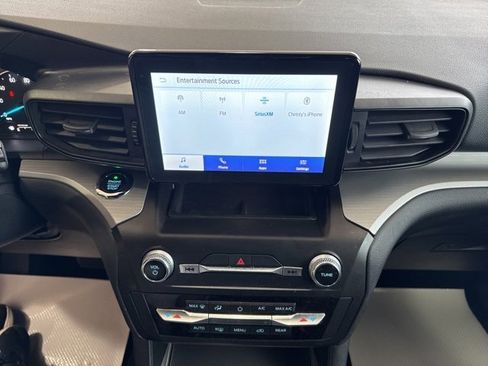 Used 2020 Ford Explorer XLT image 23