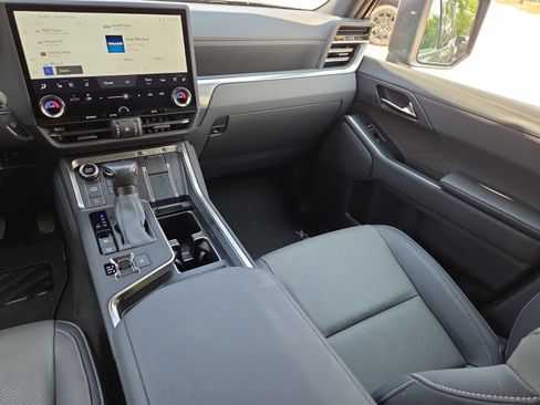 Used 2024 Lexus GX 550 w/ Accessory Package (Z1) AWD/4WD image 13