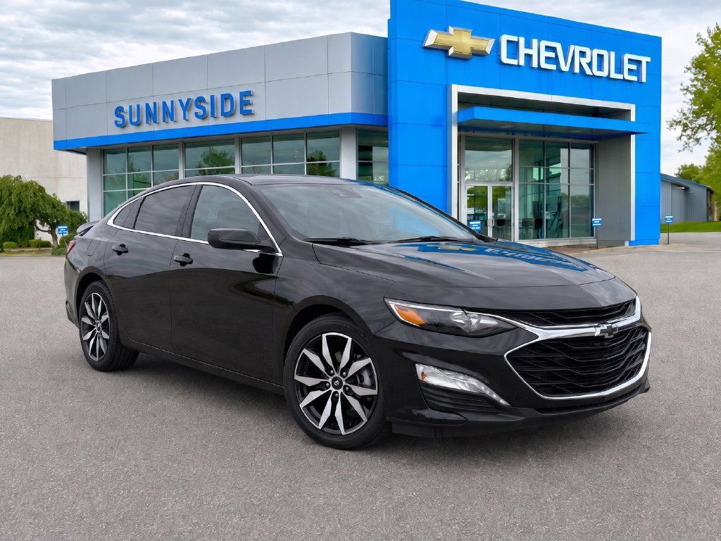 Used 2025 Chevrolet Malibu RS w/ LPO, Floor Liner Package FWD image 1