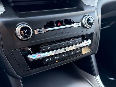 Certified 2020 Ford Explorer XLT w/ Equipment Group 202A image 20