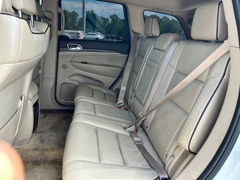 Used 2018 Jeep Grand Cherokee Overland AWD/4WD image 10