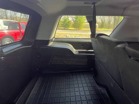Used 2019 GMC Yukon XL SLT AWD/4WD image 16
