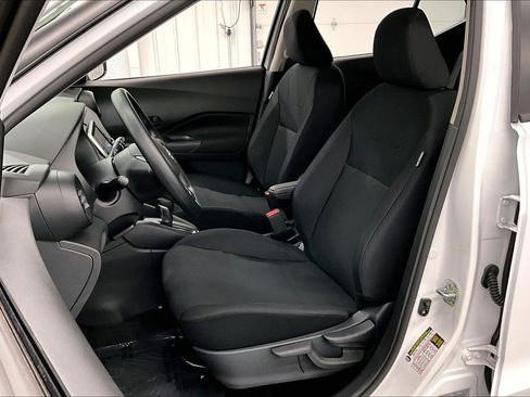 New 2025 Nissan Kicks Play S FWD image 19