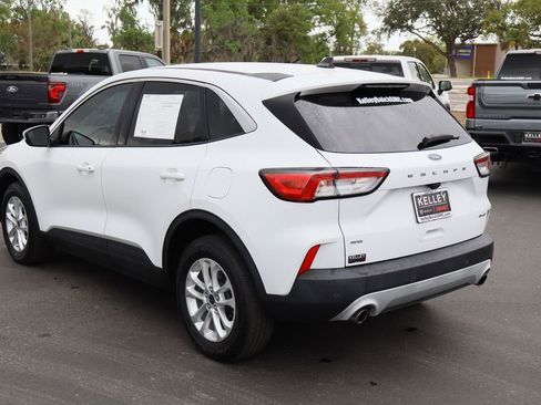 Used 2021 Ford Escape SE image 6