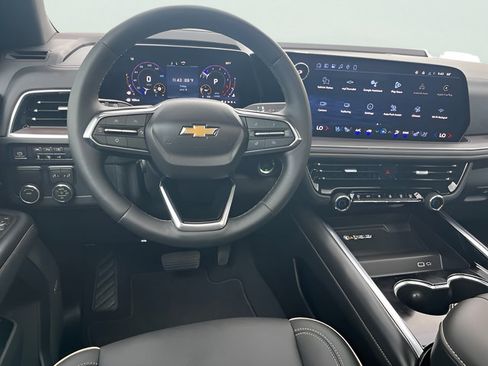 New 2026 Chevrolet Suburban Premier RWD image 18