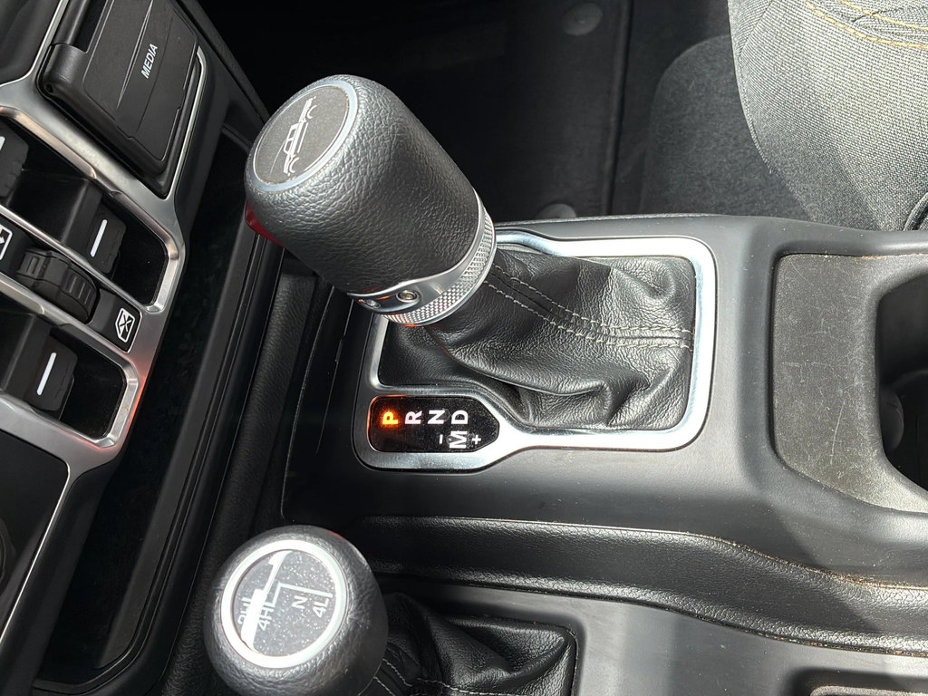 Used 2025 Jeep Gladiator Sport AWD/4WD image 28