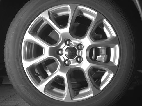 Used 2025 Jeep Compass Limited image 13