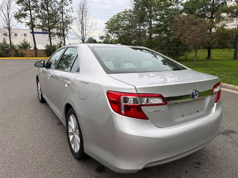 Used 2012 Toyota Camry XLE w/ Leather Pkg FWD image 10