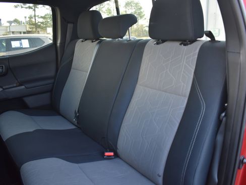 Used 2020 Toyota Tacoma TRD Sport w/ Technology Package image 28