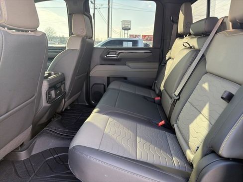 Used 2025 Chevrolet Silverado 2500 ZR2 image 33