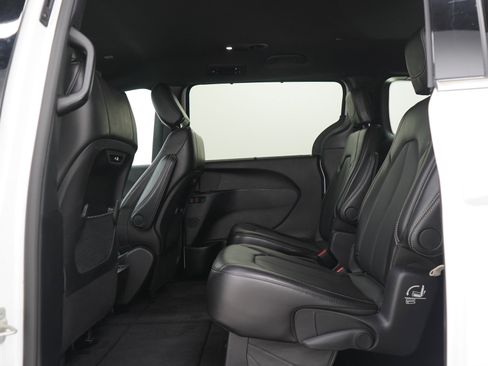 Used 2025 Chrysler Pacifica Select FWD image 20